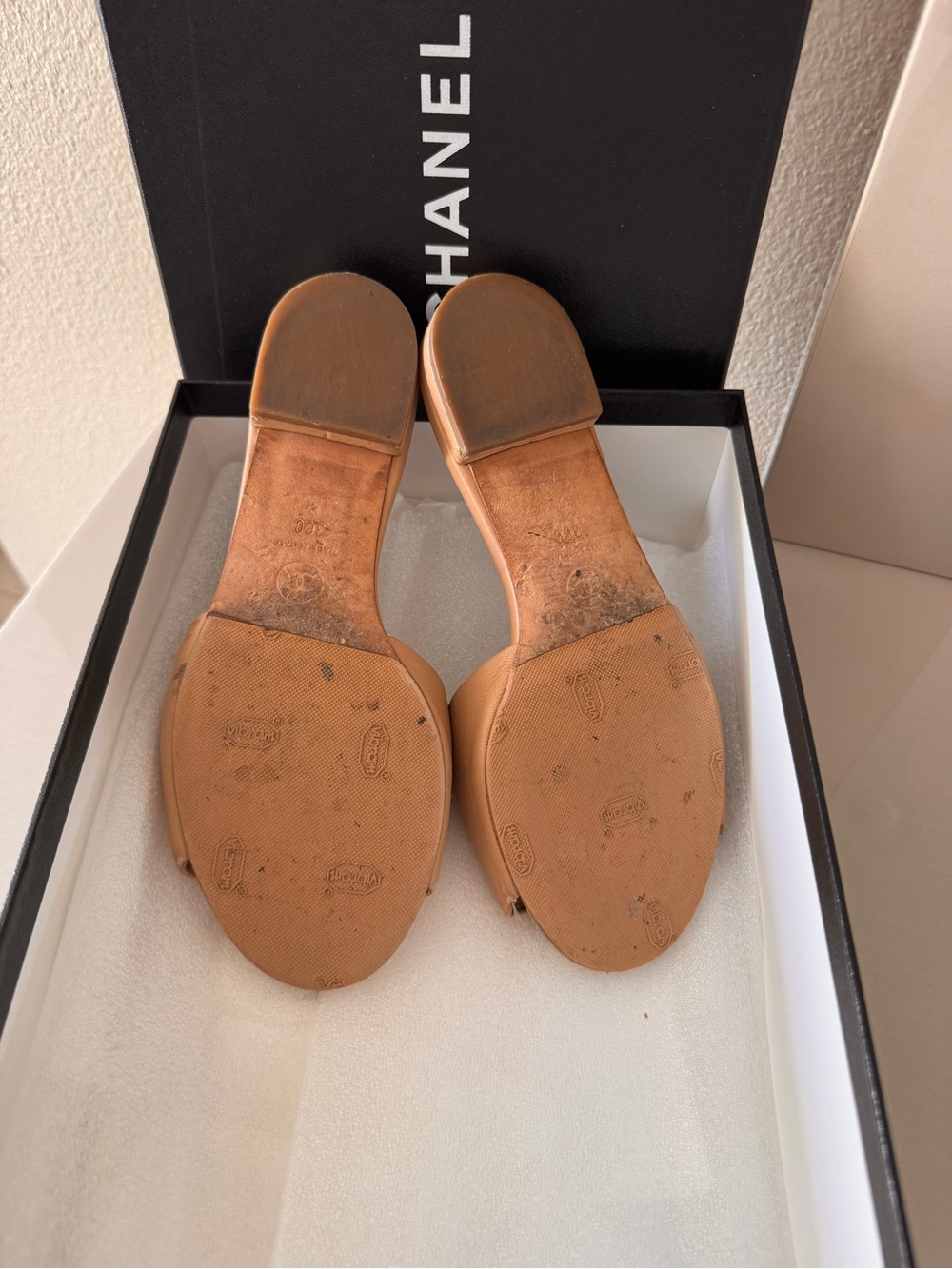 CHANEL Tan Leather Slide Sandals with Embellished CC Logo size 36 - Picture 6 of 9